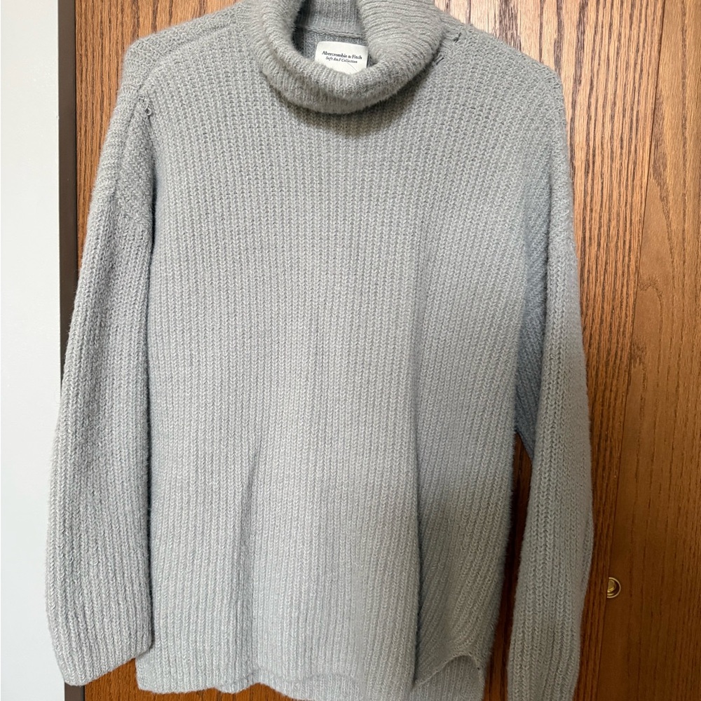 Abercrombie & Fitch Light Gray Turtleneck Sweater